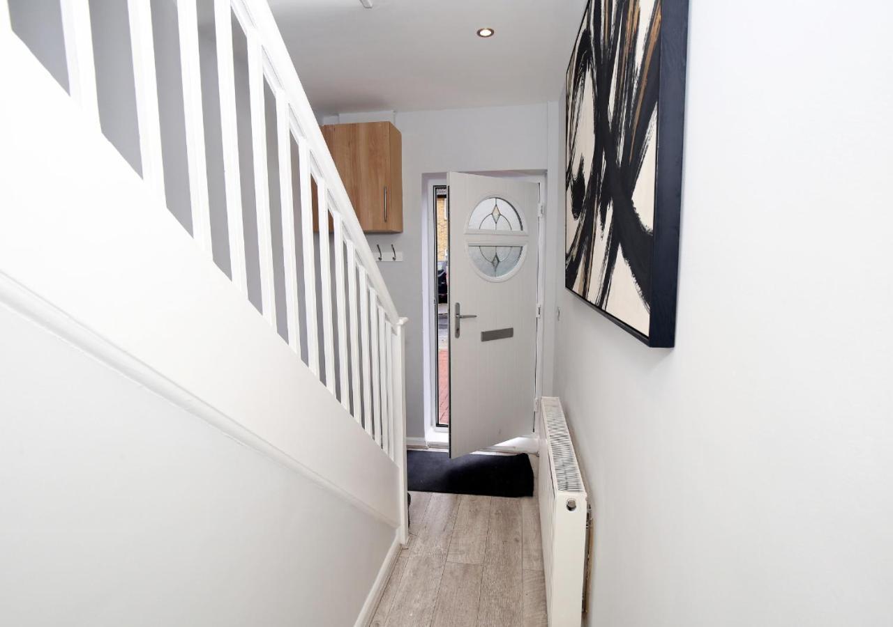 3-Bed House With Parking Near London O2アパートメント エクステリア 写真