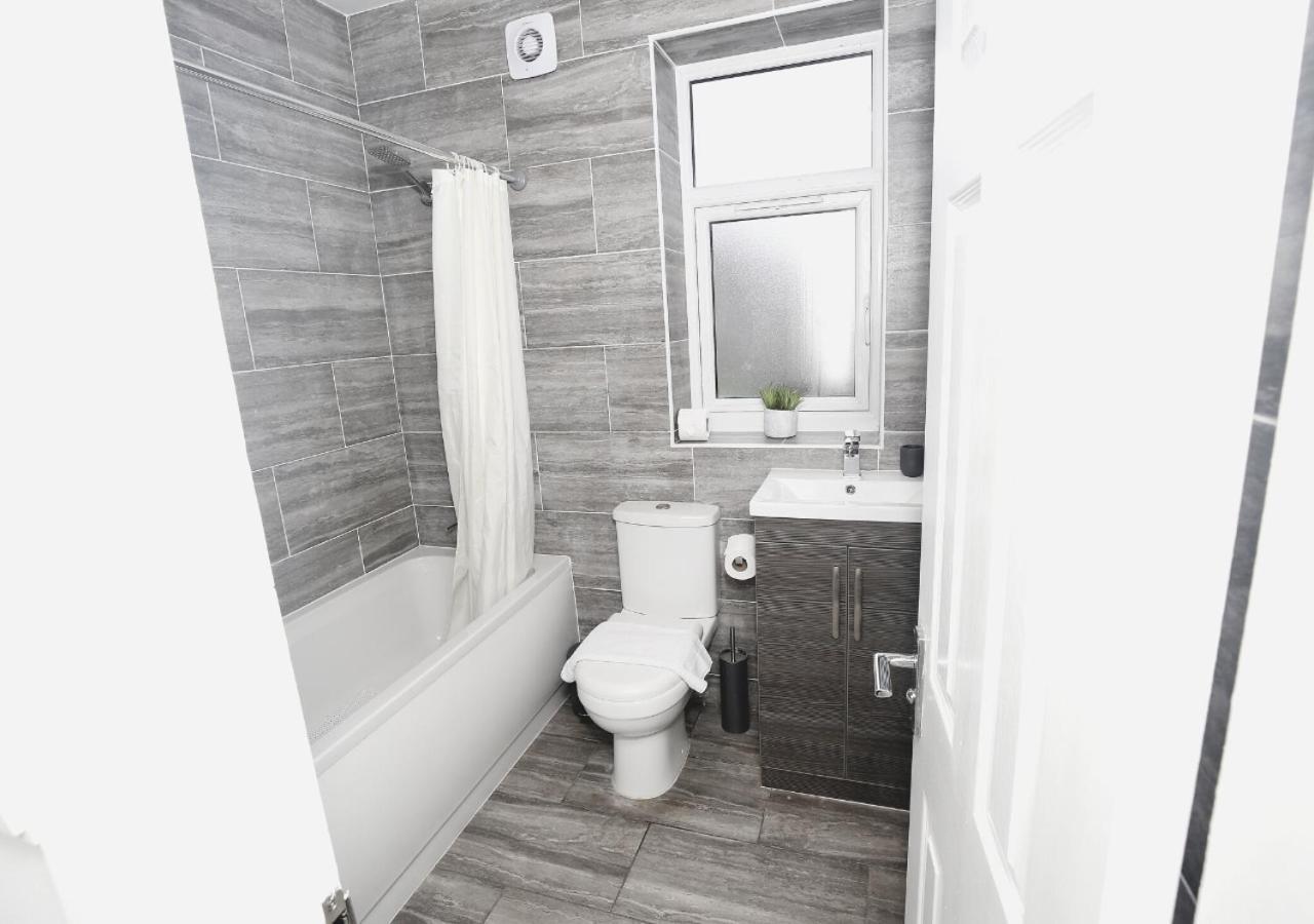 3-Bed House With Parking Near London O2アパートメント エクステリア 写真